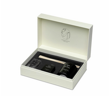 Laden Sie das Bild in den Galerie-Viewer, Luxury Gift Set Kerze 230g / Raumspray / Diffusor mit Stäbchen Tea &amp; Lemongrass