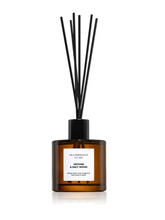 Laden Sie das Bild in den Galerie-Viewer, APOTHECARY Aroma Diffuser Vetiver &amp; Salt Wood